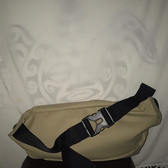 Vooray Status tan waist pack water resistant new - Picture 3 of 6
